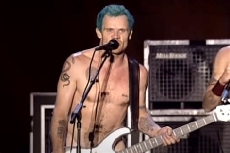 flea woodstock|Woodstock 99 Photos That Reveal The Festivals。